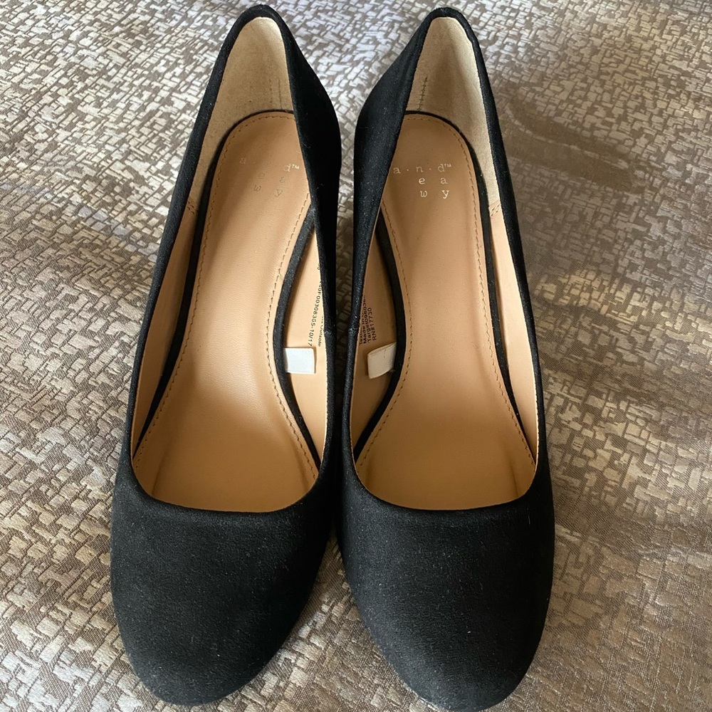 Black closed toe wedges